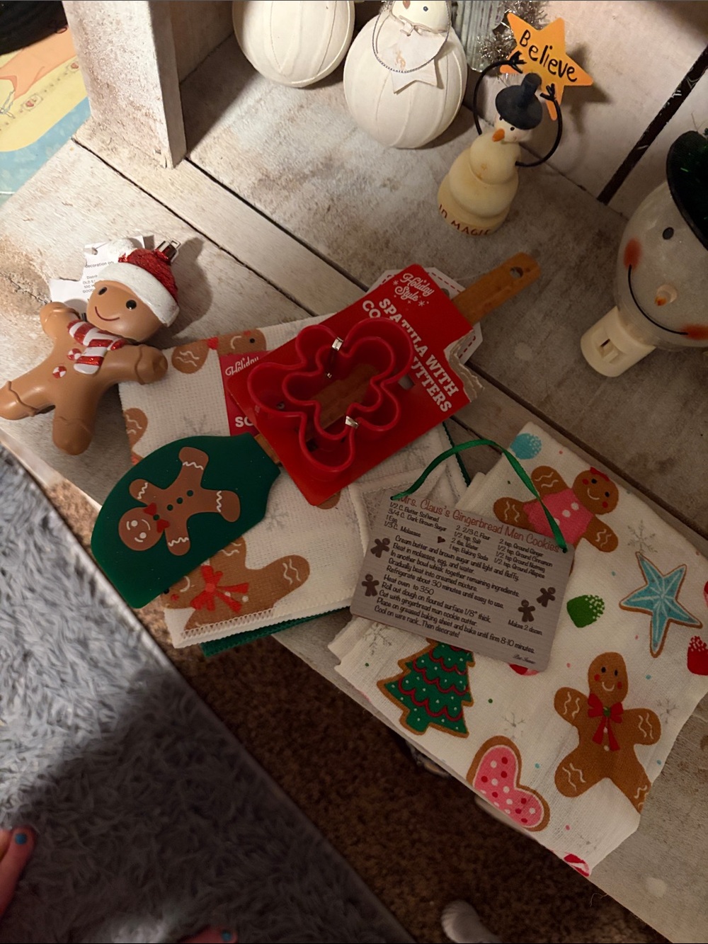 Holiday Gingerbread Kitchen Set - Red & Green